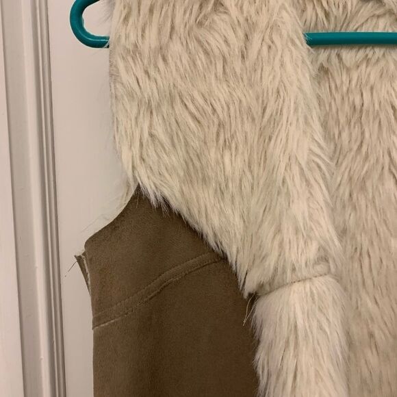 Au Lieu Tan and Cream Faux fur vest small - Picture 2 of 3